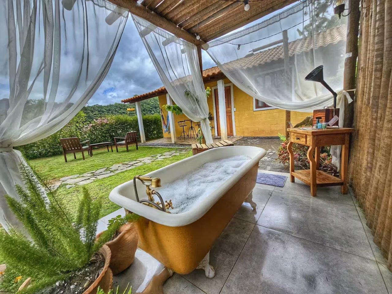 c452ab74-93a3-4a4a-be31-94c77a2b9d87